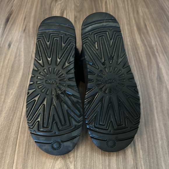 Ugg Mini Bailey Button Boots - Picture 5 of 5